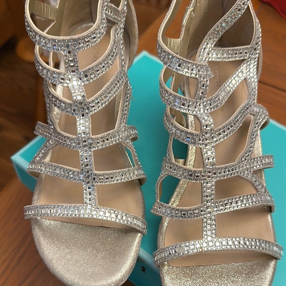 Copper Key Gold Dress‎ Shoes with Strappy Design and Medium Heel - Picture 3 of 7